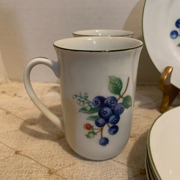 8 pc mug and desert plate set with blueberry motif - Picture 8 of 9
